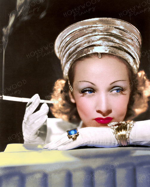 cigarette glamour Marlene Dietrich Smoky Glamour 1939