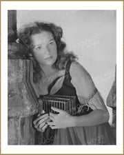 Maureen O'Hara THE HUNCHBACK OF NOTRE DAME 1939 | Hollywood Pinups Color Prints