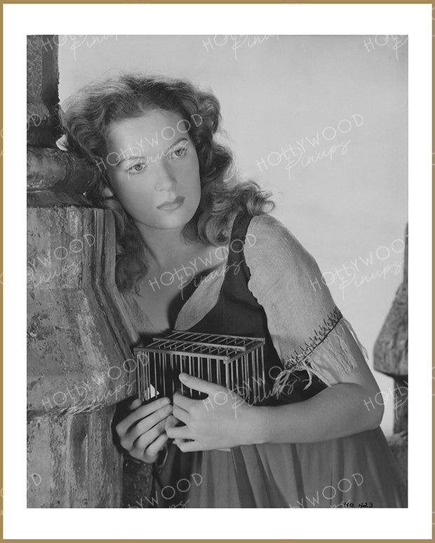 Maureen O'Hara THE HUNCHBACK OF NOTRE DAME 1939 | Hollywood Pinups Color Prints