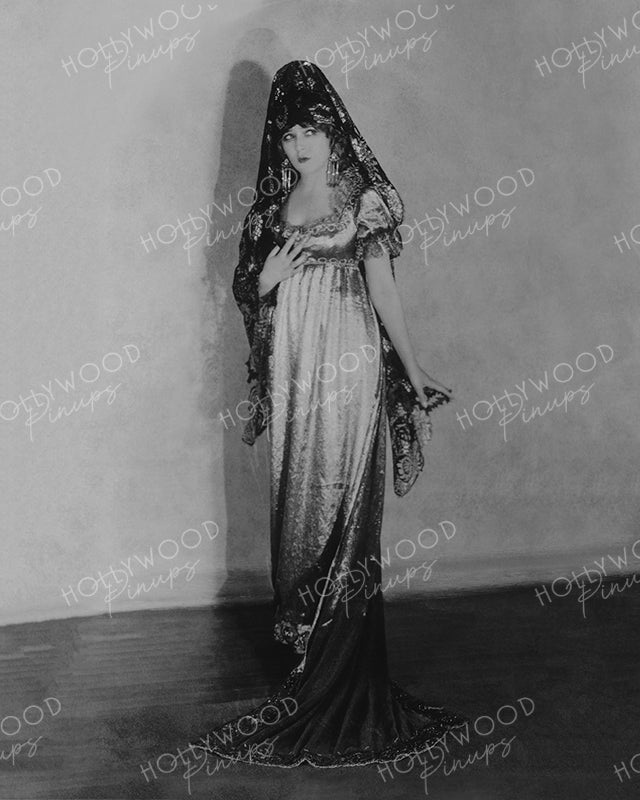 MaryPickfordROSITA1923GoldDres